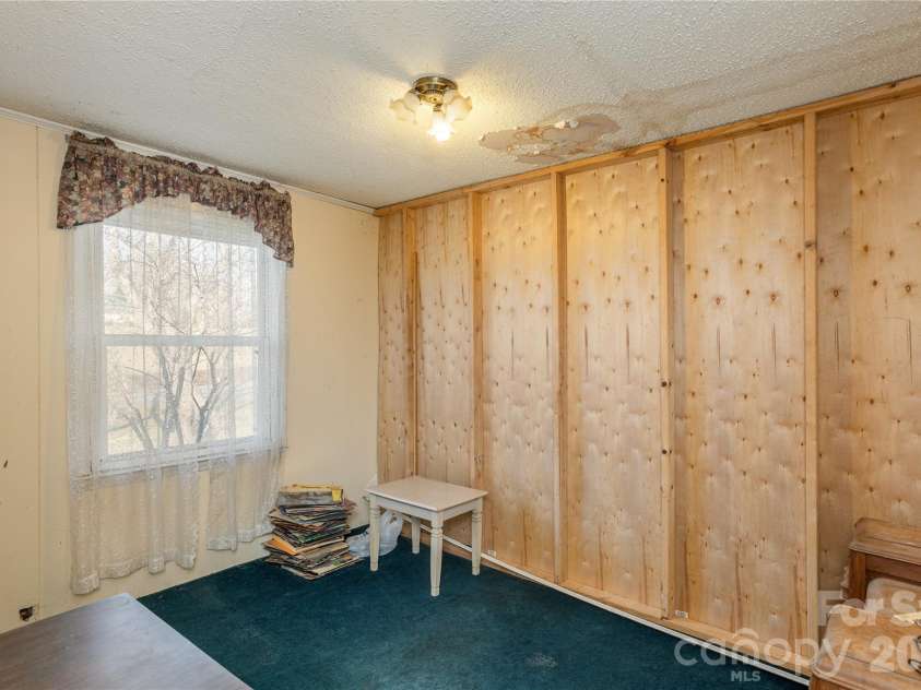 56 Fairview Avenue, Hendersonville, NC 28792.  MLS# CAR4354003, YatesRealty ID 5553. 
