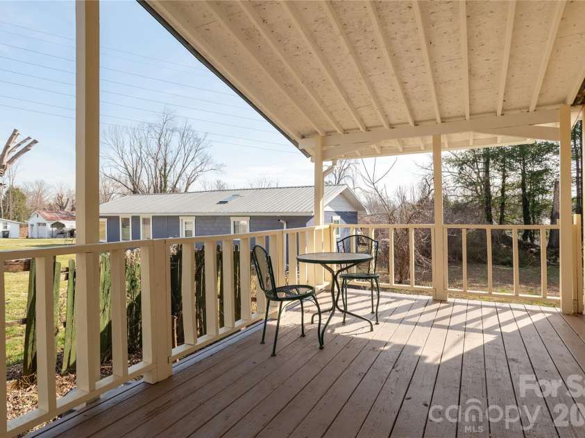 56 Fairview Avenue, Hendersonville, NC 28792.  MLS# CAR4354003, YatesRealty ID 5553. 