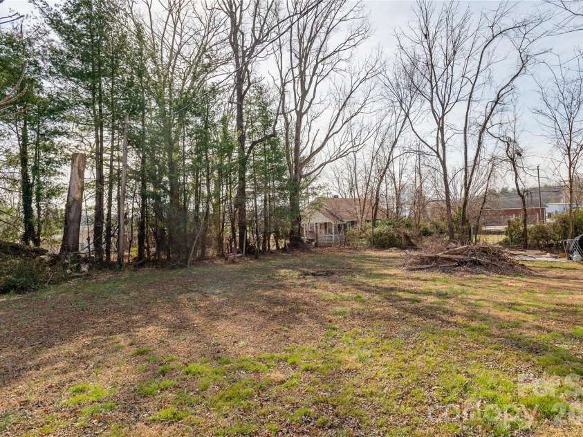 56 Fairview Avenue, Hendersonville, NC 28792.  MLS# CAR4354003, YatesRealty ID 5553. 