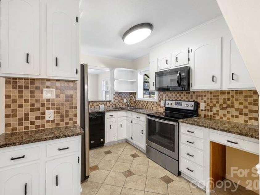 746 Main Street, Mooresville, NC 28115.  MLS# CAR4432552, YatesRealty ID 55532. 