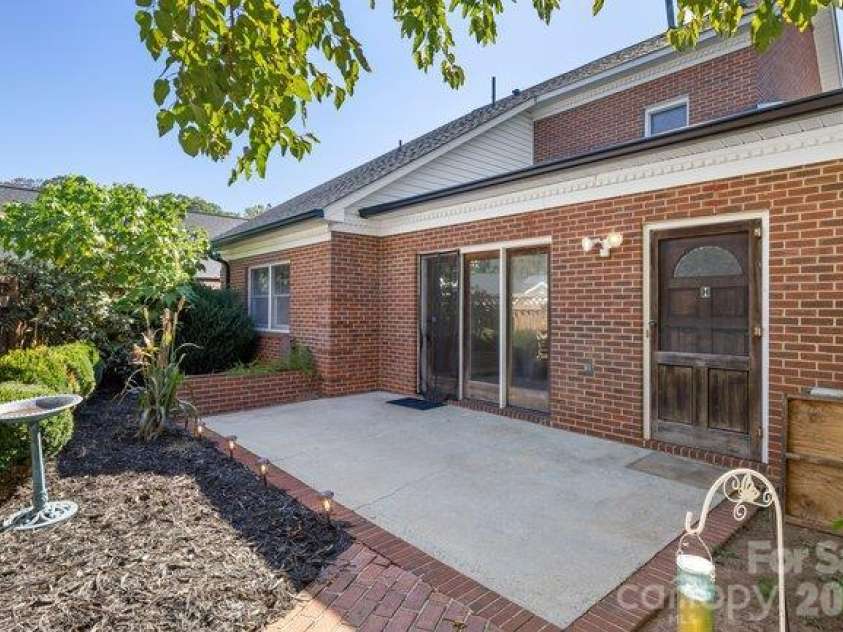 746 Main Street, Mooresville, NC 28115.  MLS# CAR4432552, YatesRealty ID 55532. 