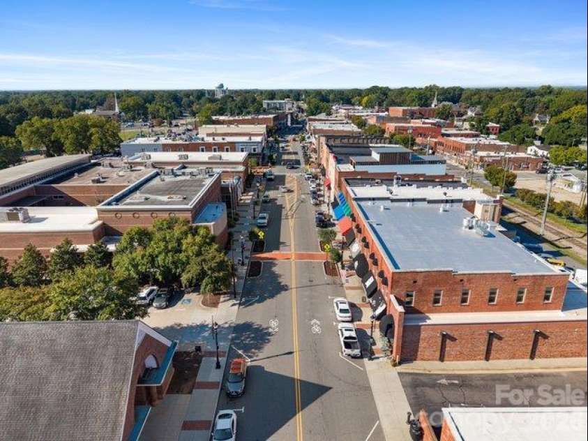 746 Main Street, Mooresville, NC 28115.  MLS# CAR4432552, YatesRealty ID 55532. 