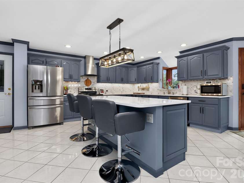 525 Shoreline Drive, Lancaster, SC 29720.  MLS# CAR4432574, YatesRealty ID 55533. 