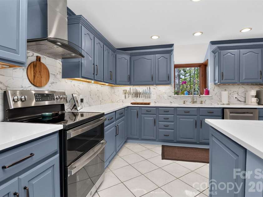 525 Shoreline Drive, Lancaster, SC 29720.  MLS# CAR4432574, YatesRealty ID 55533. 