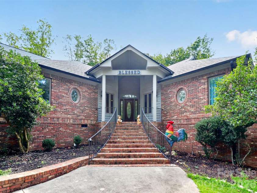 525 Shoreline Drive, Lancaster, SC 29720.  MLS# CAR4432574, YatesRealty ID 55533. 