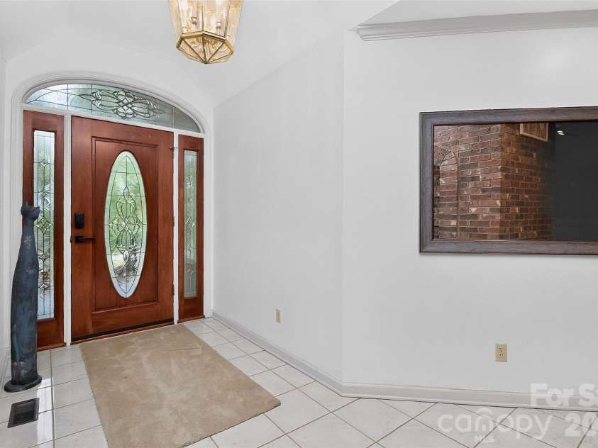 525 Shoreline Drive, Lancaster, SC 29720.  MLS# CAR4432574, YatesRealty ID 55533. 