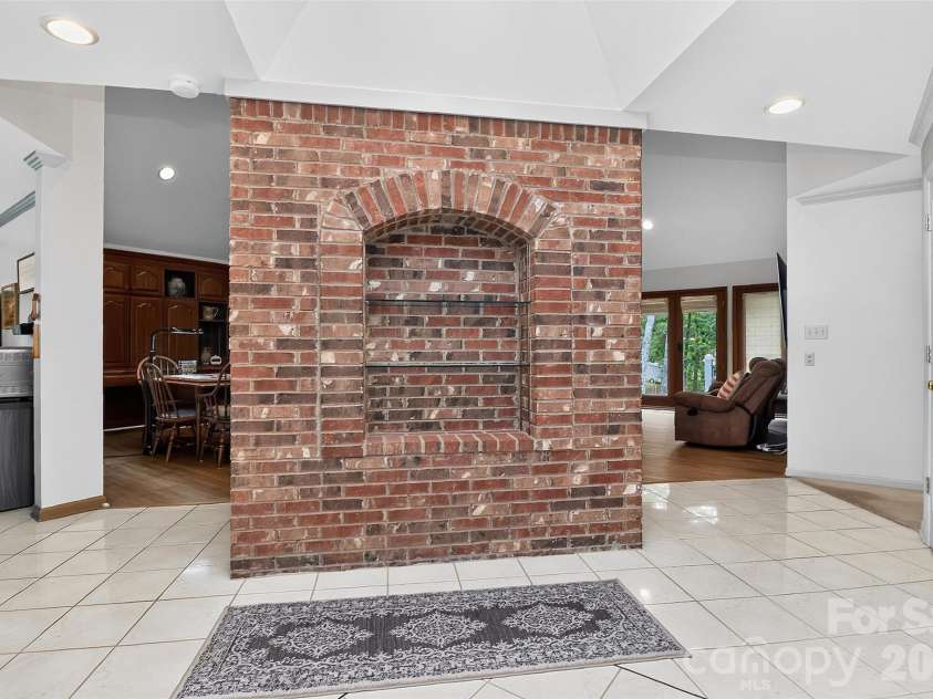 525 Shoreline Drive, Lancaster, SC 29720.  MLS# CAR4432574, YatesRealty ID 55533. 
