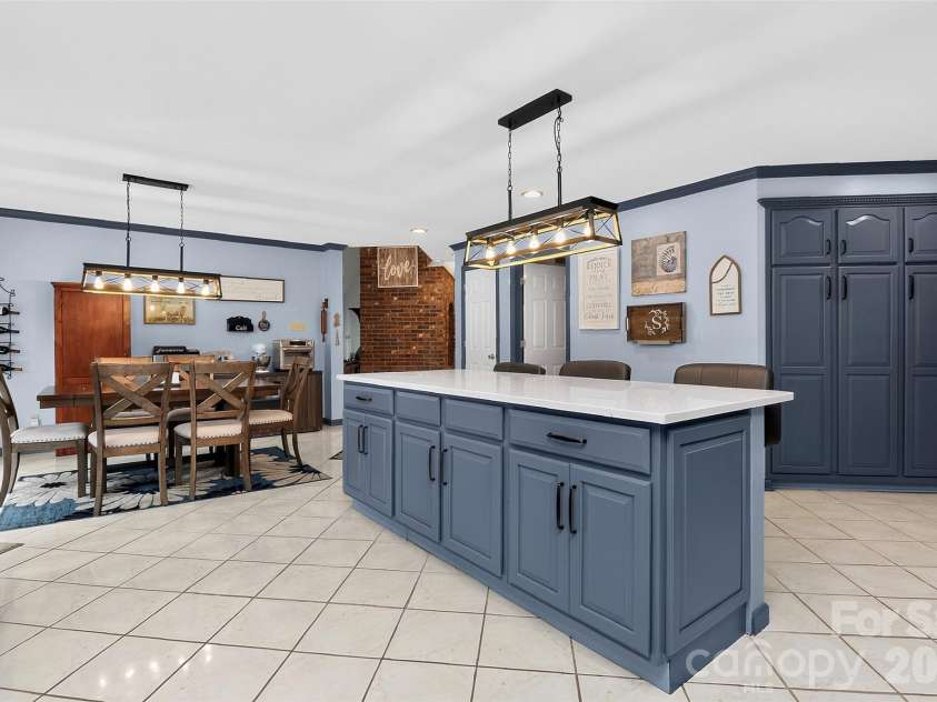 525 Shoreline Drive, Lancaster, SC 29720.  MLS# CAR4432574, YatesRealty ID 55533. 