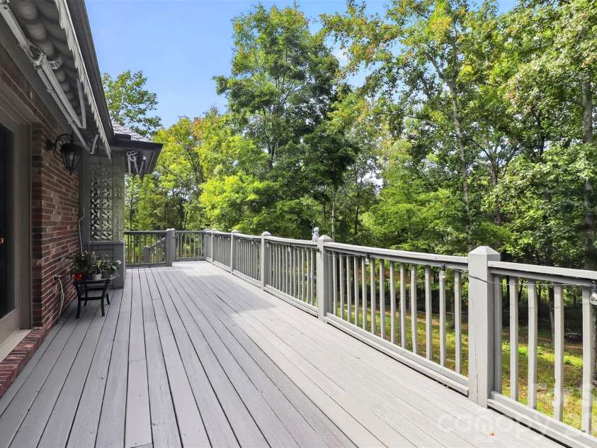525 Shoreline Drive, Lancaster, SC 29720.  MLS# CAR4432574, YatesRealty ID 55533. 