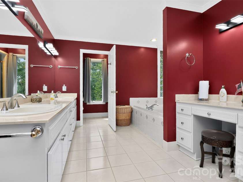 525 Shoreline Drive, Lancaster, SC 29720.  MLS# CAR4432574, YatesRealty ID 55533. 
