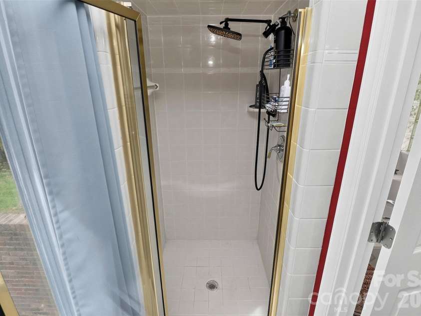 525 Shoreline Drive, Lancaster, SC 29720.  MLS# CAR4432574, YatesRealty ID 55533. 