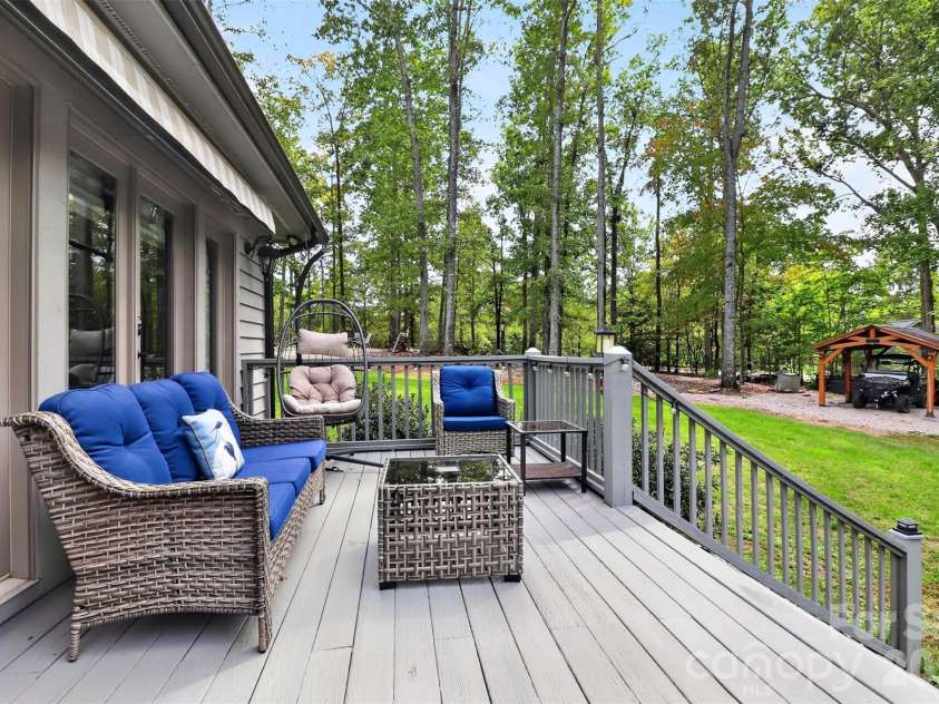 525 Shoreline Drive, Lancaster, SC 29720.  MLS# CAR4432574, YatesRealty ID 55533. 