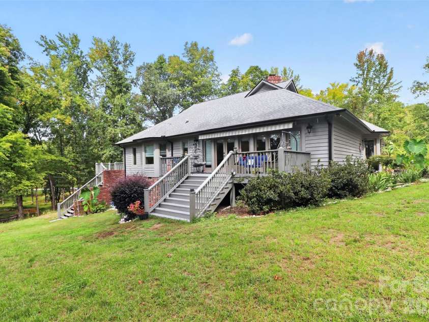 525 Shoreline Drive, Lancaster, SC 29720.  MLS# CAR4432574, YatesRealty ID 55533. 