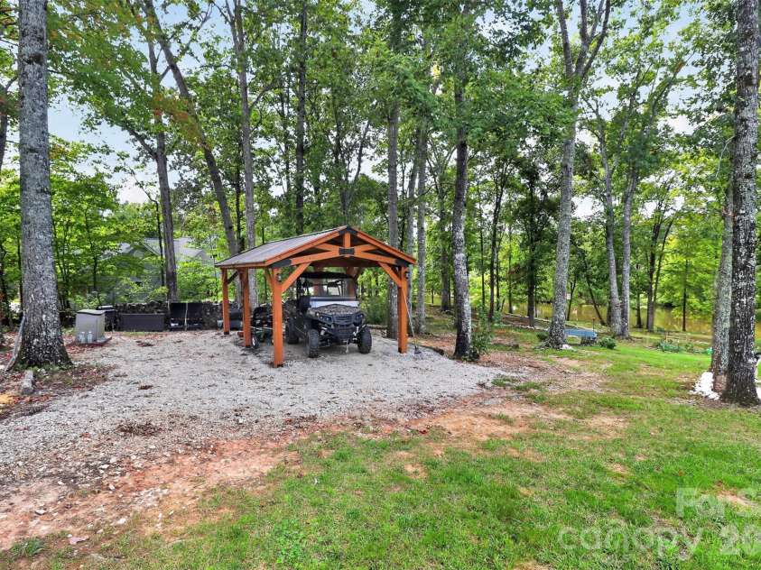 525 Shoreline Drive, Lancaster, SC 29720.  MLS# CAR4432574, YatesRealty ID 55533. 