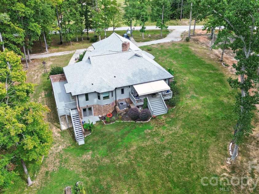 525 Shoreline Drive, Lancaster, SC 29720.  MLS# CAR4432574, YatesRealty ID 55533. 