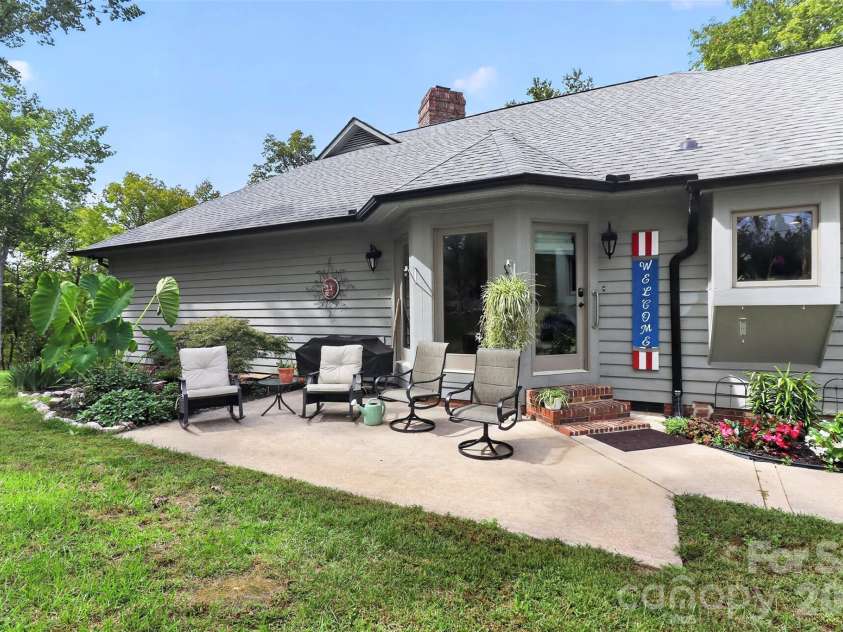 525 Shoreline Drive, Lancaster, SC 29720.  MLS# CAR4432574, YatesRealty ID 55533. 