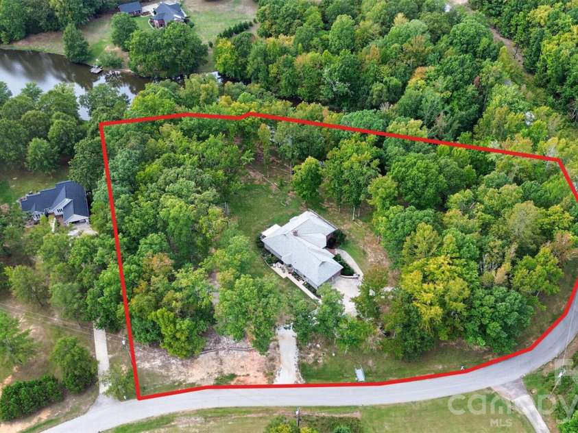 525 Shoreline Drive, Lancaster, SC 29720.  MLS# CAR4432574, YatesRealty ID 55533. 