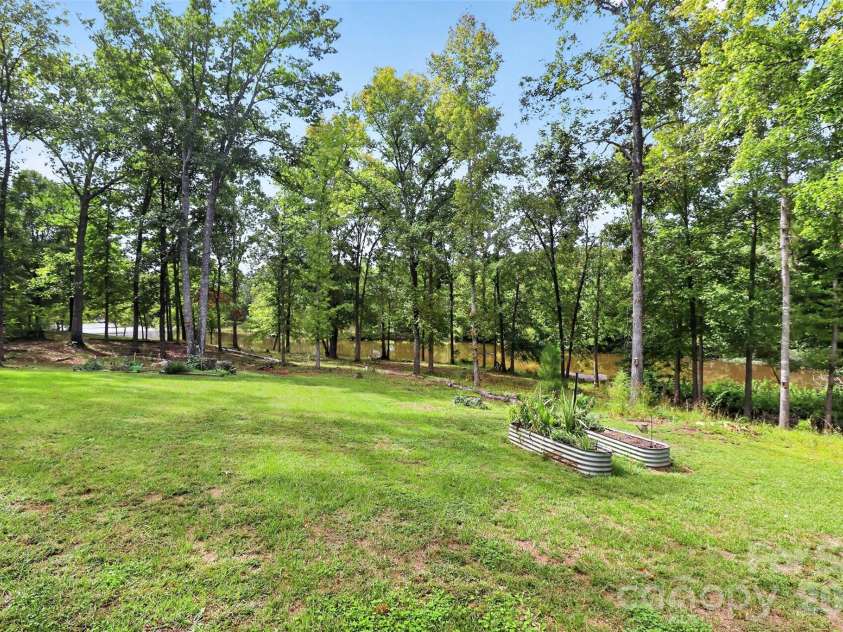 525 Shoreline Drive, Lancaster, SC 29720.  MLS# CAR4432574, YatesRealty ID 55533. 