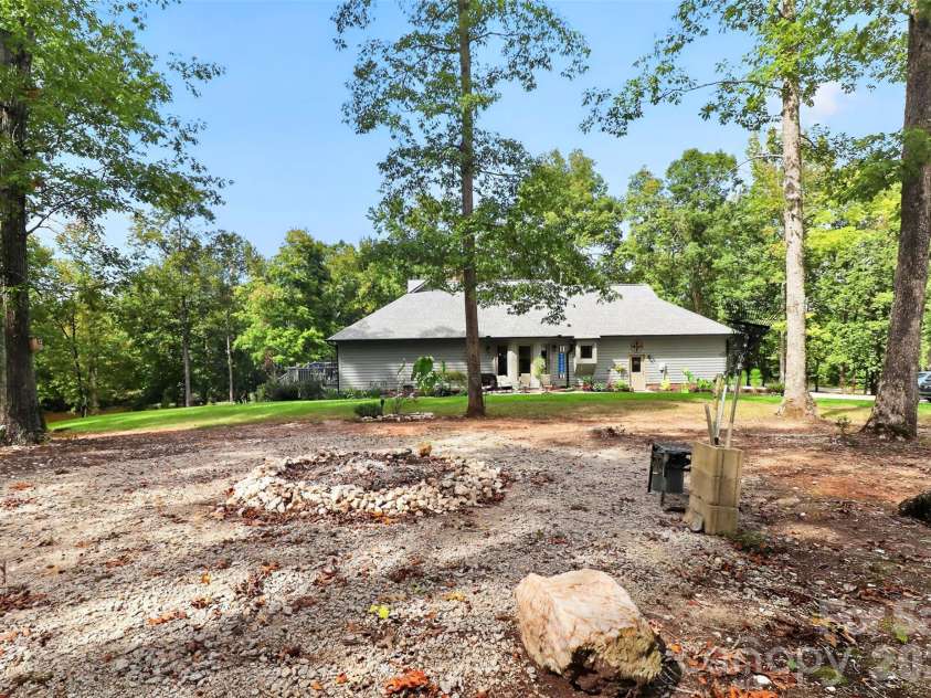 525 Shoreline Drive, Lancaster, SC 29720.  MLS# CAR4432574, YatesRealty ID 55533. 