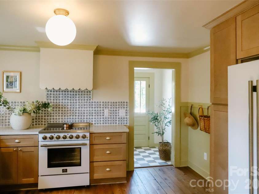 215 Krimminger Avenue, Concord, NC 28025.  MLS# CAR4432746, YatesRealty ID 55535. 