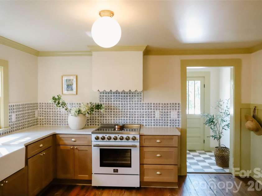 215 Krimminger Avenue, Concord, NC 28025.  MLS# CAR4432746, YatesRealty ID 55535. 
