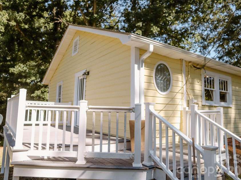 215 Krimminger Avenue, Concord, NC 28025.  MLS# CAR4432746, YatesRealty ID 55535. 