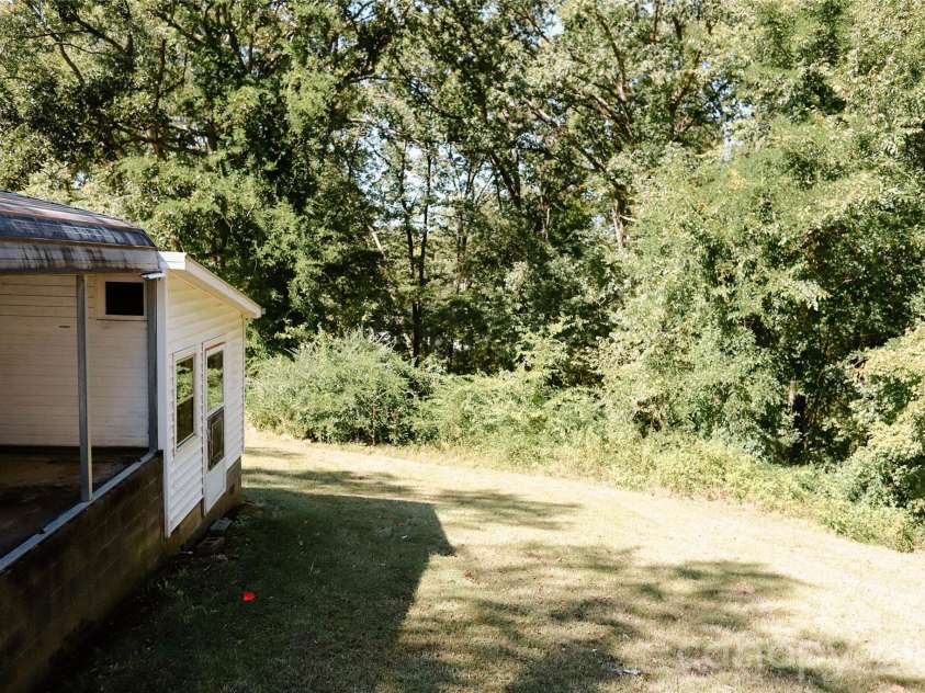 215 Krimminger Avenue, Concord, NC 28025.  MLS# CAR4432746, YatesRealty ID 55535. 
