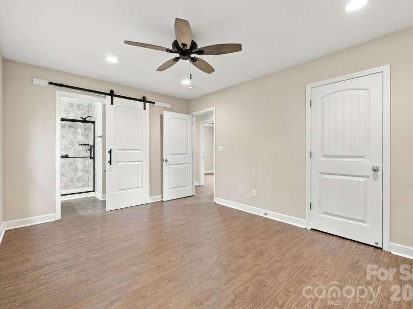 203 Crestview Drive, Thomasville, NC 27360.  MLS# CAR4432527, YatesRealty ID 55537. 