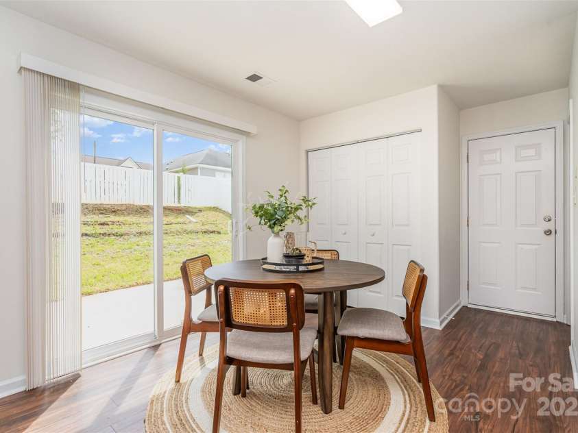 13514 Tartarian Court, Charlotte, NC 28215.  MLS# CAR4245300, YatesRealty ID 5554. Dining Area