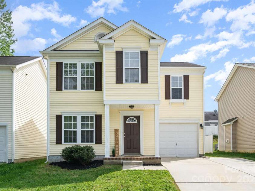 13514 Tartarian Court, Charlotte, NC 28215.  MLS# CAR4245300, YatesRealty ID 5554. Front View