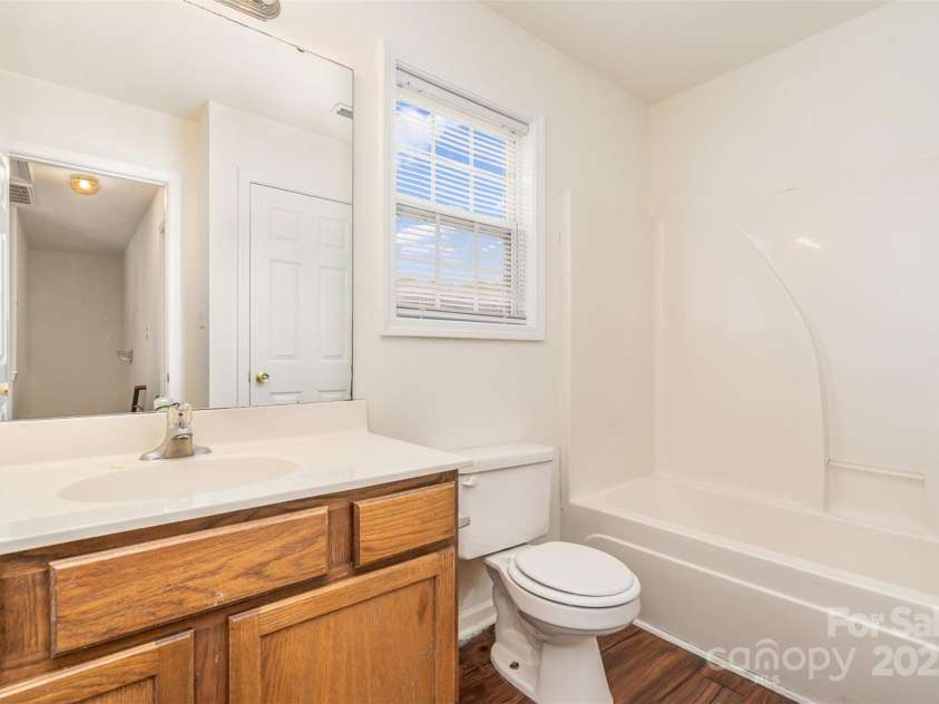 13514 Tartarian Court, Charlotte, NC 28215.  MLS# CAR4245300, YatesRealty ID 5554. Full Bath - Upstairs