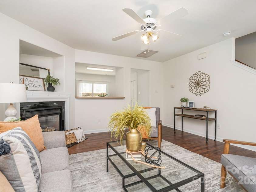 13514 Tartarian Court, Charlotte, NC 28215.  MLS# CAR4245300, YatesRealty ID 5554. Living Room w/Fireplace