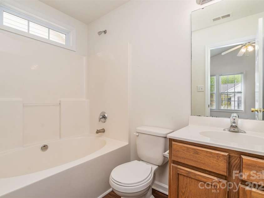 13514 Tartarian Court, Charlotte, NC 28215.  MLS# CAR4245300, YatesRealty ID 5554. Primary Bathroom