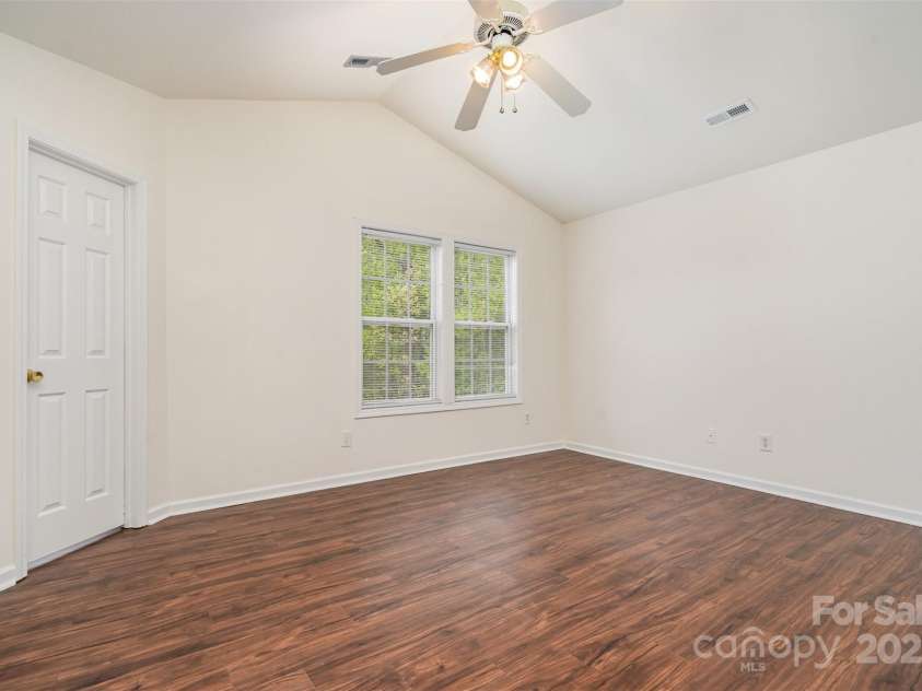 13514 Tartarian Court, Charlotte, NC 28215.  MLS# CAR4245300, YatesRealty ID 5554. Primary Bedroom - Walk in Closet