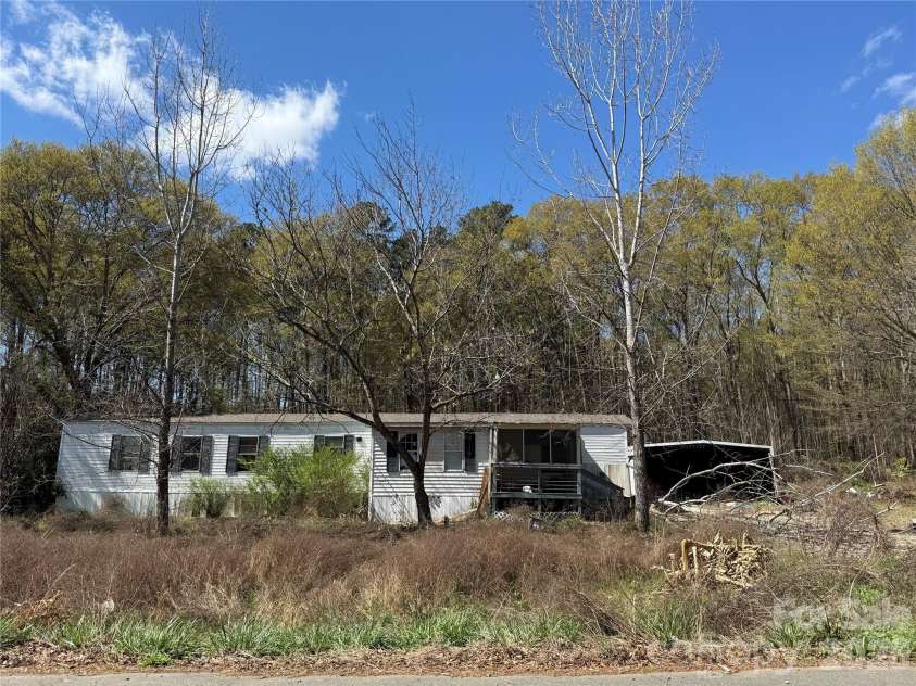 2100 Poplarcrest Lane, Charlotte, NC 28214.  MLS# CAR4359493, YatesRealty ID 5554. 