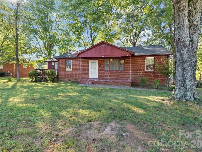 322 Hartness Road, Statesville, NC 28677.  MLS# CAR4431876, YatesRealty ID 55540. 