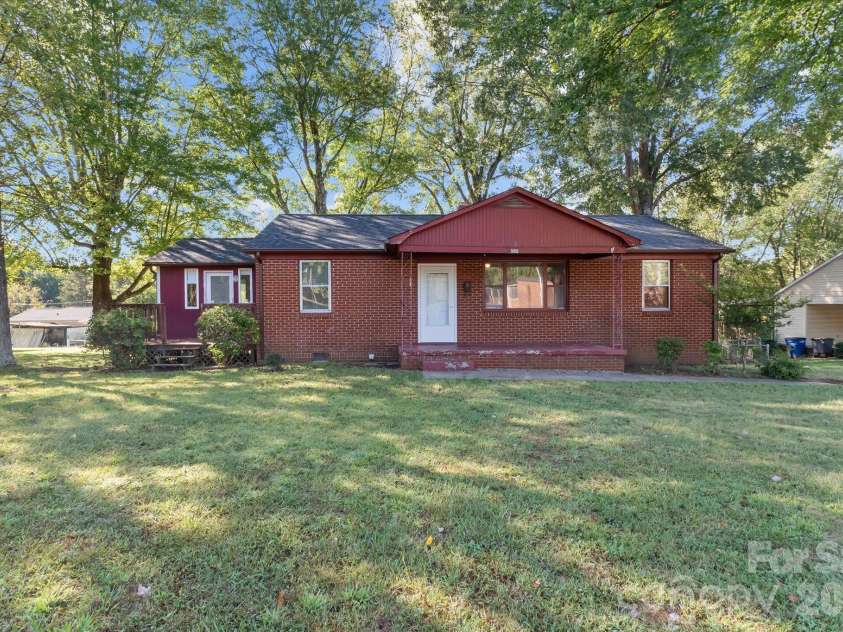 322 Hartness Road, Statesville, NC 28677.  MLS# CAR4431876, YatesRealty ID 55540. 