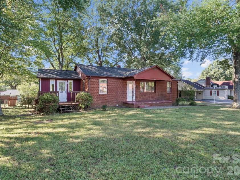 322 Hartness Road, Statesville, NC 28677.  MLS# CAR4431876, YatesRealty ID 55540. 