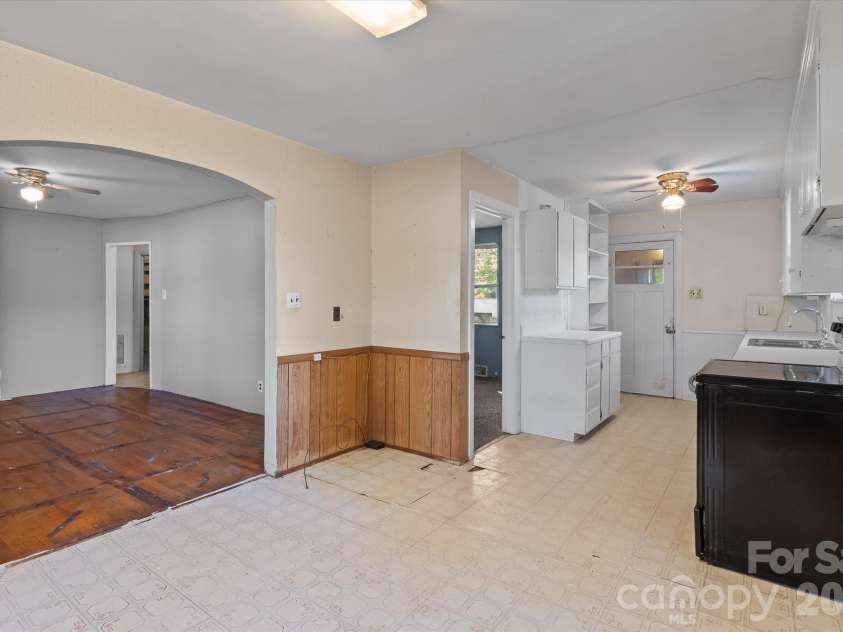 322 Hartness Road, Statesville, NC 28677.  MLS# CAR4431876, YatesRealty ID 55540. 