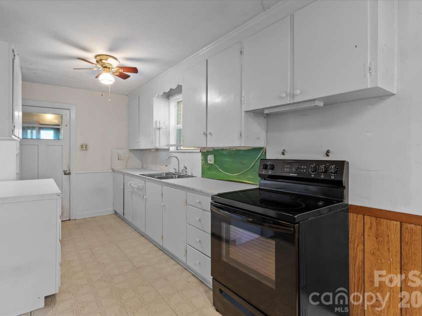 322 Hartness Road, Statesville, NC 28677.  MLS# CAR4431876, YatesRealty ID 55540. 