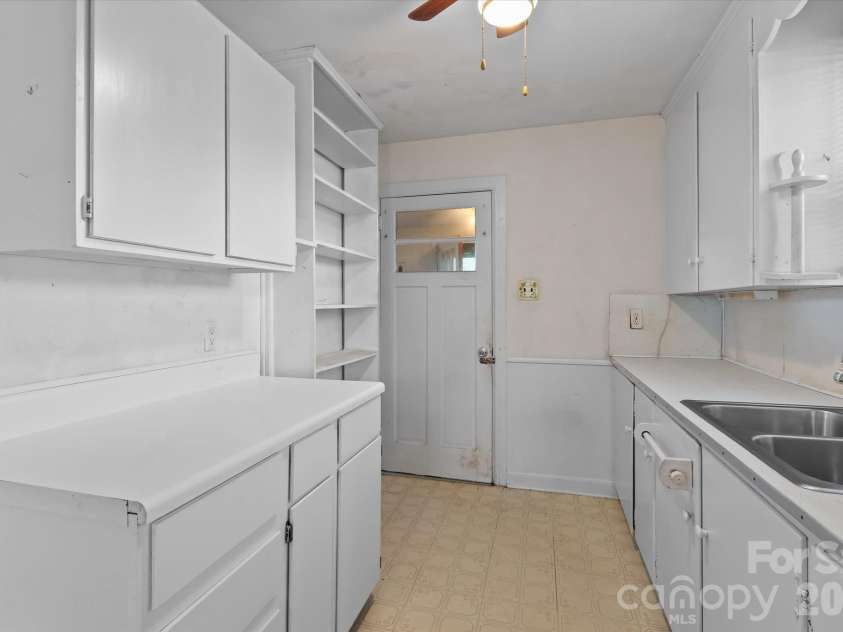 322 Hartness Road, Statesville, NC 28677.  MLS# CAR4431876, YatesRealty ID 55540. 