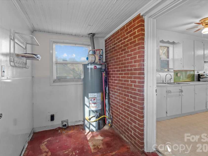 322 Hartness Road, Statesville, NC 28677.  MLS# CAR4431876, YatesRealty ID 55540. 