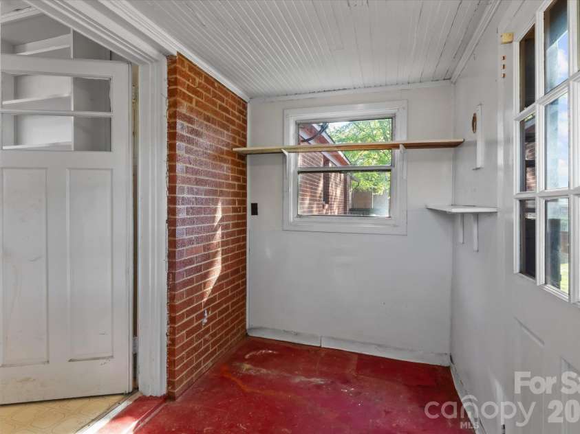 322 Hartness Road, Statesville, NC 28677.  MLS# CAR4431876, YatesRealty ID 55540. 