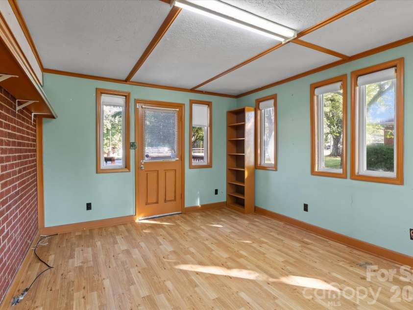 322 Hartness Road, Statesville, NC 28677.  MLS# CAR4431876, YatesRealty ID 55540. 