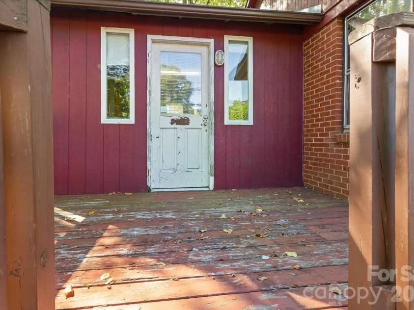 322 Hartness Road, Statesville, NC 28677.  MLS# CAR4431876, YatesRealty ID 55540. 