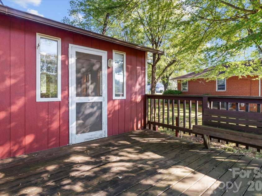 322 Hartness Road, Statesville, NC 28677.  MLS# CAR4431876, YatesRealty ID 55540. 