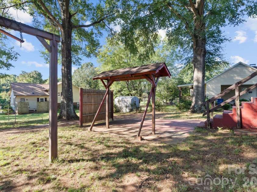 322 Hartness Road, Statesville, NC 28677.  MLS# CAR4431876, YatesRealty ID 55540. 