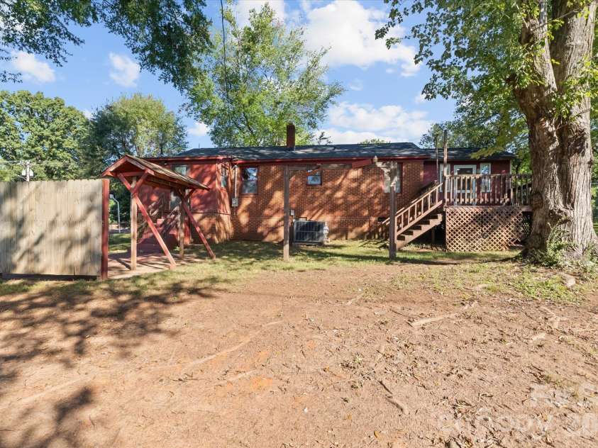 322 Hartness Road, Statesville, NC 28677.  MLS# CAR4431876, YatesRealty ID 55540. 