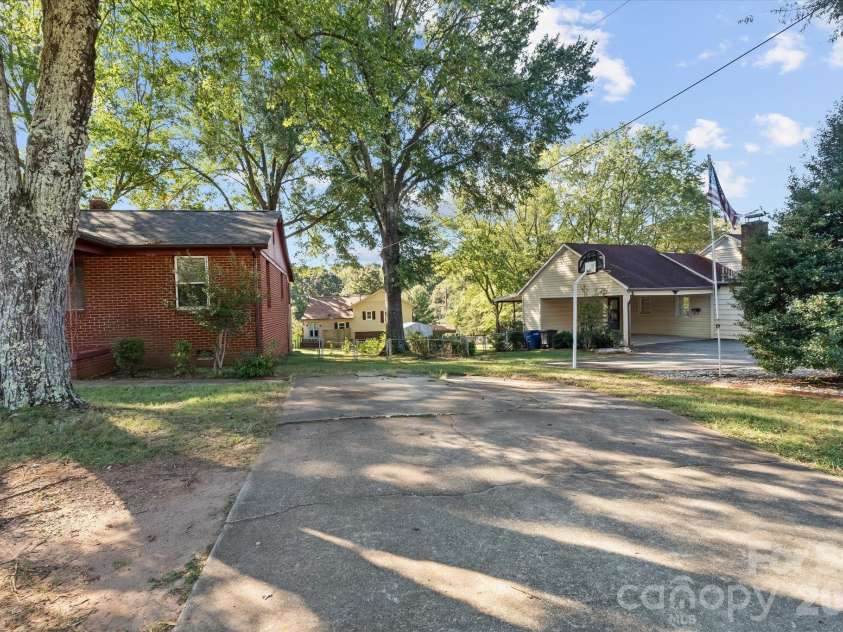 322 Hartness Road, Statesville, NC 28677.  MLS# CAR4431876, YatesRealty ID 55540. 