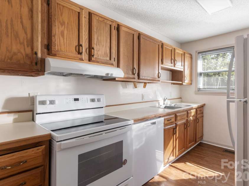 27 Trowbridge Lane, Brevard, NC 28712.  MLS# CAR4425471, YatesRealty ID 55542. 